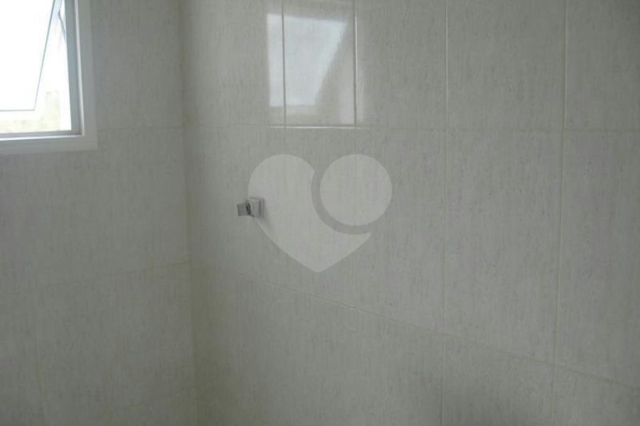 Casa à venda com 3 quartos, sendo 1 suíte, no condomínio Algarve Residencial, São Paulo - SP