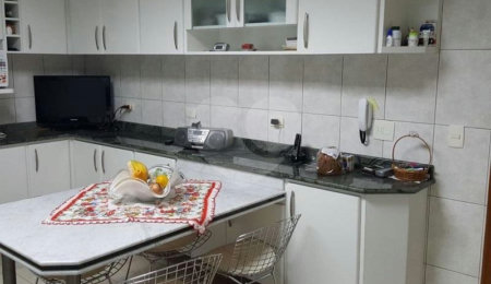 Casa à venda com 3 suítes no condomínio Village, São Paulo - SP