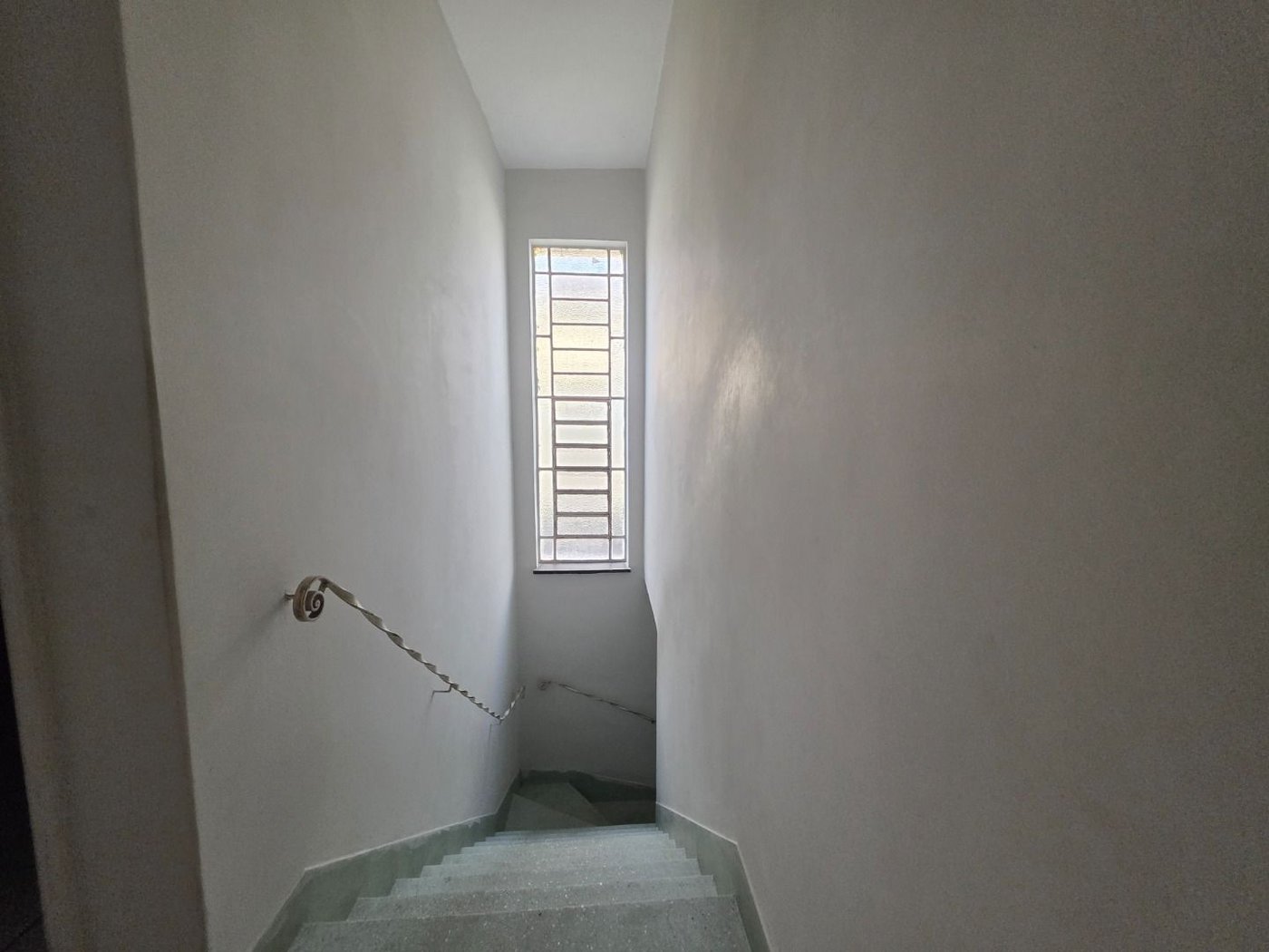 Sobrado com 3 dormitórios à venda, 129 m² por R$ 638.000,00 - Encruzilhada - Santos/SP