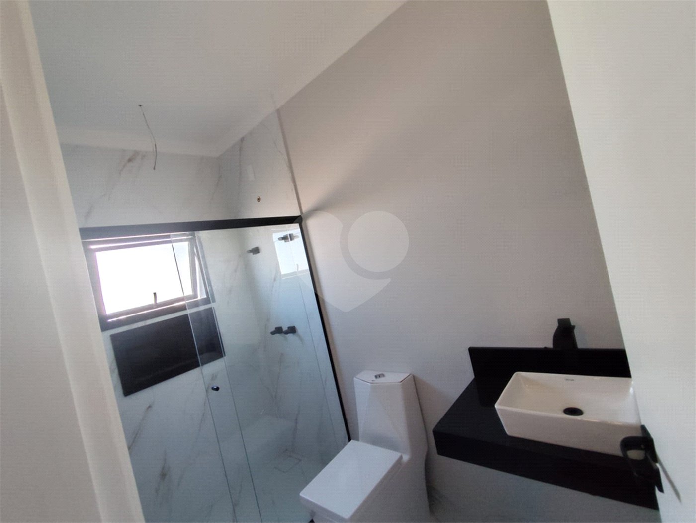 Casa à venda com 4 quartos, sendo 3 suítes,  no condomínio Residencial Golden Ville, Itapetininga - SP