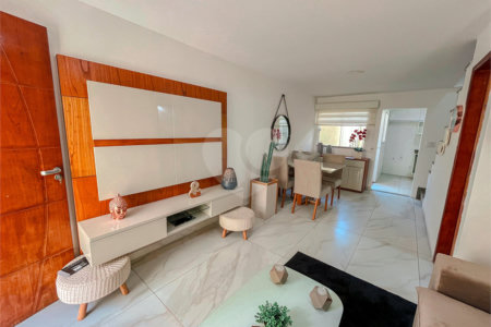 Casa à venda com 4 quartos, sendo 1 suíte, no condomínio Imperial Santa Cruz, Rio de Janeiro - RJ