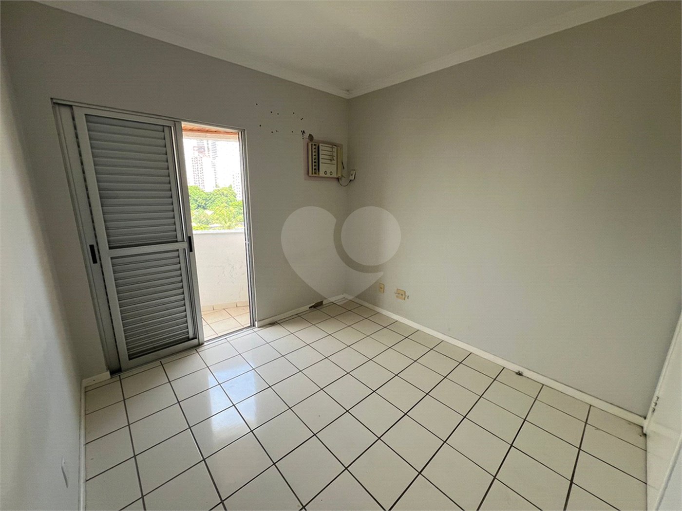 Apartamento à venda com 2 quartos, sendo 1 suíte, em Araés, Cuiabá, MT