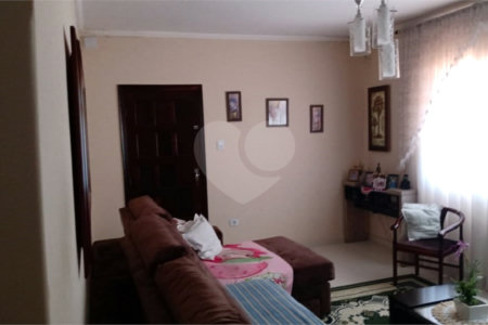 Casa à venda com 4 quartos, sendo 2 suítes,  em Jardim Terezópolis, Guarulhos, SP