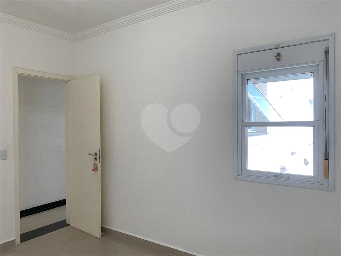 Sobrado à venda com 4 quartos, sendo 1 suíte, em Vila Campo Grande, São Paulo, SP