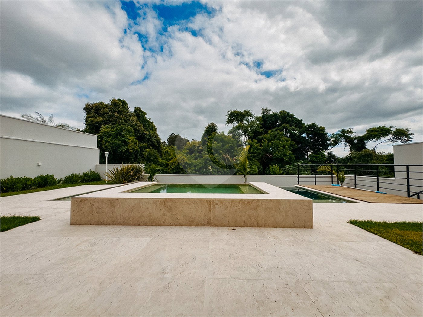 Casa à venda com 4 suítes no condomínio Villa dos Pinheiros, Indaiatuba - SP