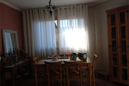 Casa à venda com 4 quartos, sendo 2 suítes,  em Guaxinduva, Atibaia, SP