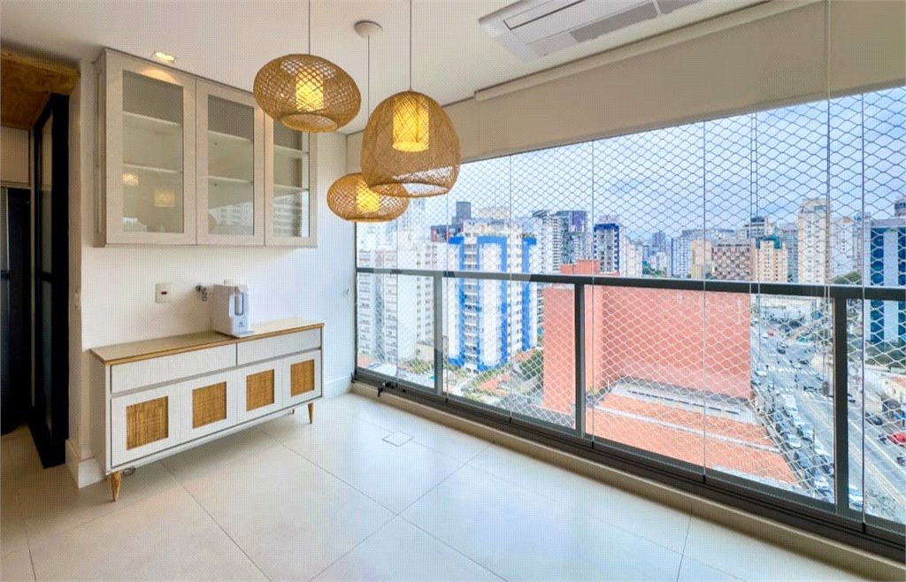 Apartamento à venda com 2 quartos, sendo 1 suíte,  em Vila Olímpia, São Paulo, SP