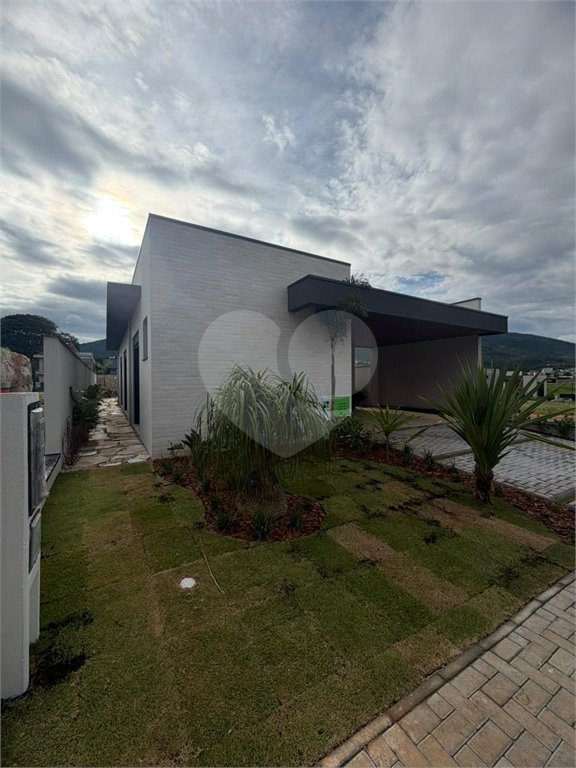 Casa à venda com 3 suítes no condomínio Ecoville Residence, Atibaia - SP