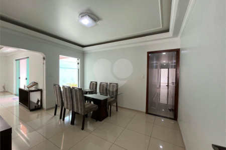Casa à venda com 3 quartos em Jardim Alvorada, Itapetininga, SP