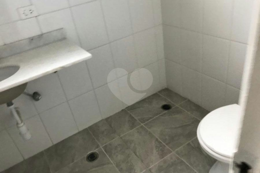 Casa à venda com 3 quartos, sendo 1 suíte, no condomínio Morada dos Pássaros, São Paulo - SP