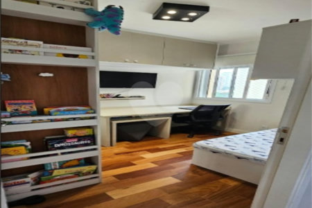 Apartamento à venda com 3 quartos, sendo 1 suíte,  em Vila Regente Feijó, São Paulo, SP