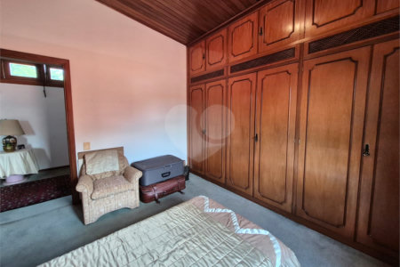 Casa de Vila à venda ou para alugar com 4 quartos, sendo 2 suítes,  em Jardim Leonor, São Paulo, SP