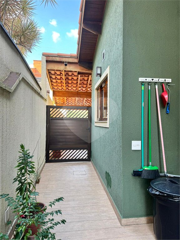 Casa à venda com 3 quartos, sendo 1 suíte, no condomínio Residencial Jardim das Flores 1510, Cotia - SP