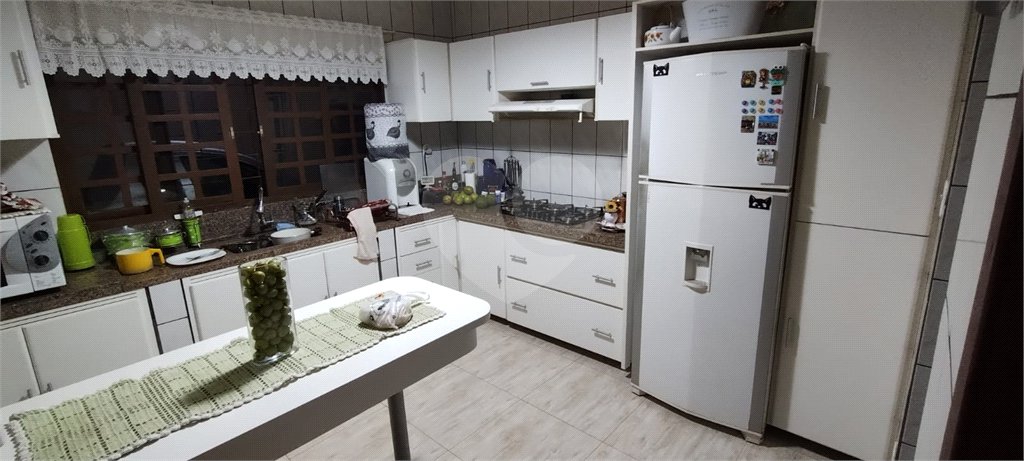 Casa à venda com 3 quartos, sendo 1 suíte, no Centro, Paranaíba, MS