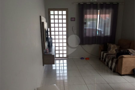 Casa à venda com 2 quartos no condomínio Silvino Manoel dos Santos, Itapetininga - SP