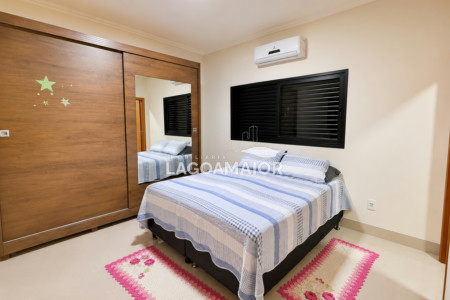 Casa à venda com 4 quartos, sendo 4 suítes, no condomínio Residencial Villa Dumont, Três Lagoas - MS