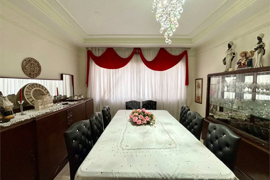 Casa à venda com 4 quartos, sendo 3 suítes, no condomínio Tremembé, São Paulo - SP