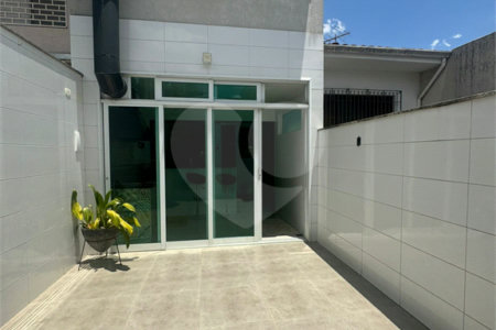 Sobrado à venda com 3 quartos, sendo 1 suíte, em Vila Nivi, São Paulo, SP