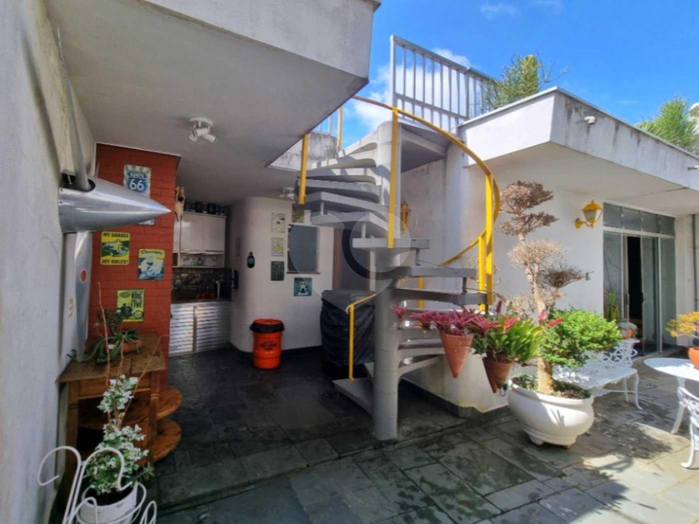 Sobrado com 300m² , 3 dormitórios , sendo 2 suítes , 4 vagas , à venda no Jabaquara.