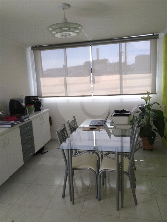 Casa Térrea com 3 dormitórios.