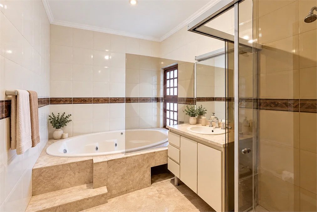 Casa à venda com 3 quartos, sendo 2 suítes,  em Interlagos, São Paulo, SP