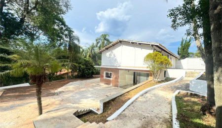 Casa à venda com 5 quartos, sendo 2 suítes,  no condomínio Sausalito, Mairiporã - SP