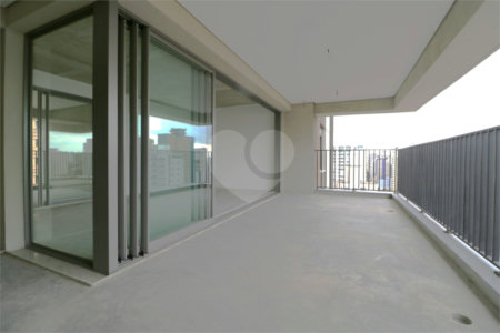 Apartamento à venda com 3 suítes em Moema, São Paulo, SP