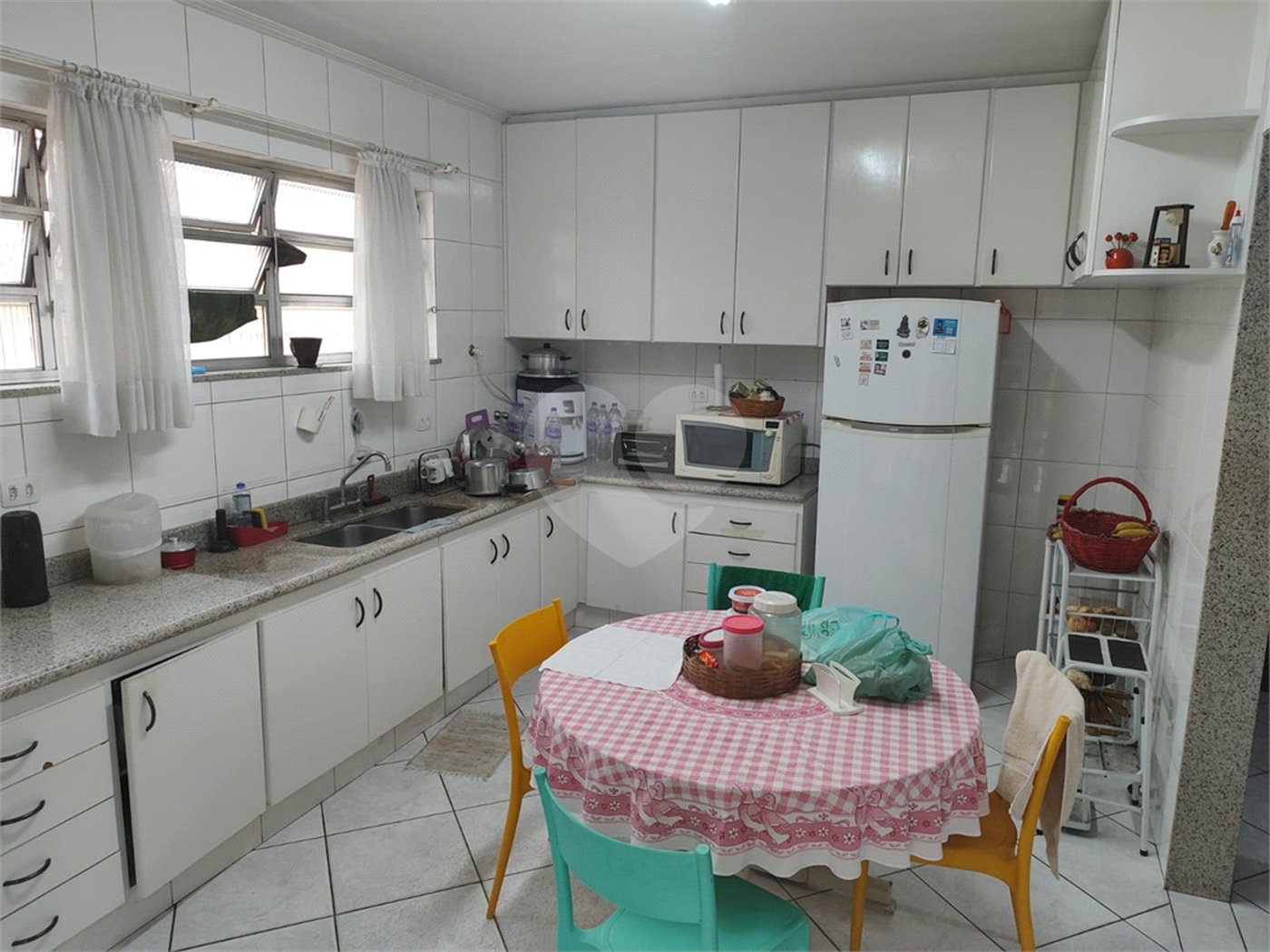 Casa à venda com 4 quartos, sendo 2 suítes, no condomínio Chácara das Rosas, São Paulo - SP
