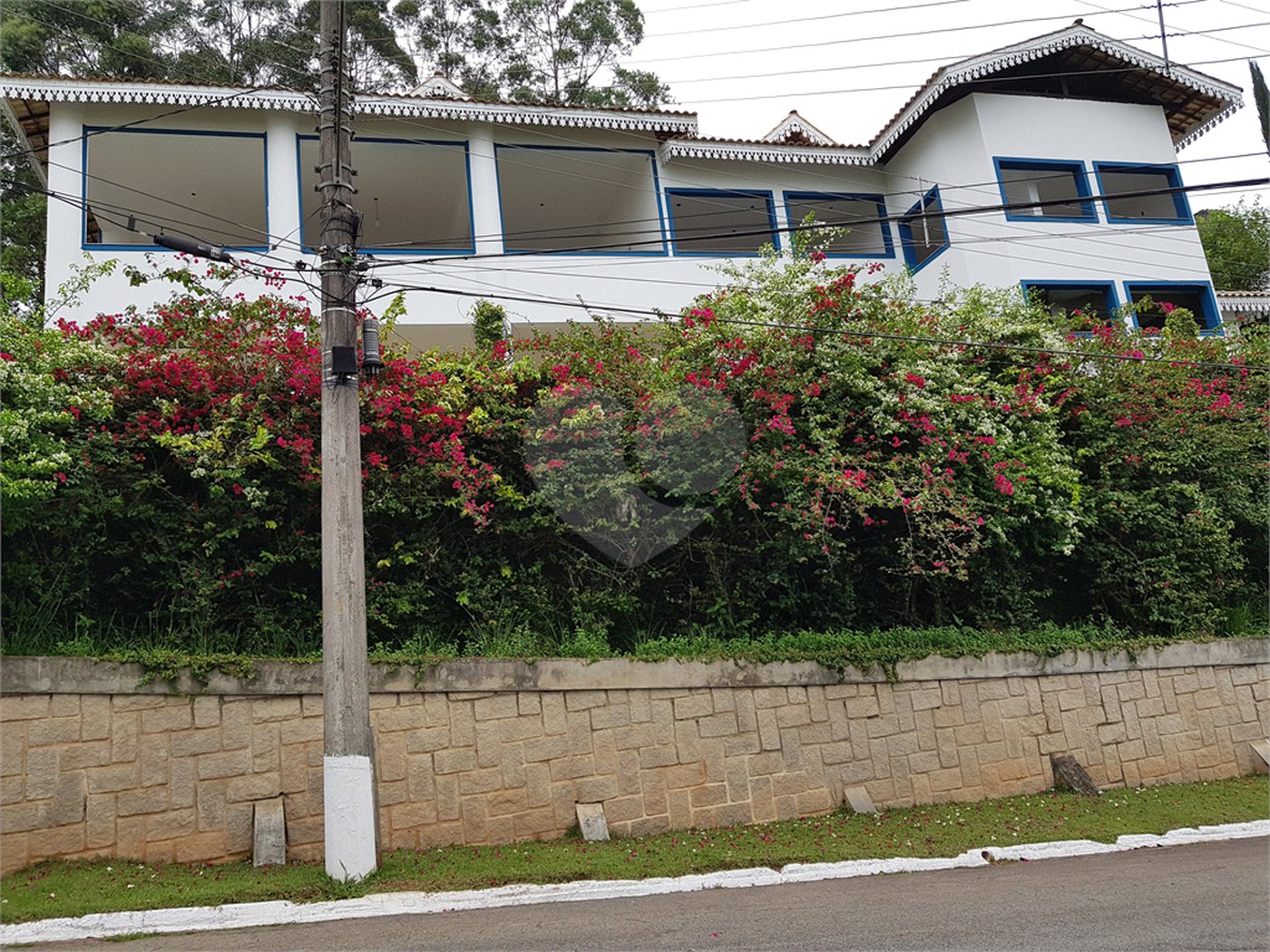 Casa à venda com 4 suítes no condomínio Suíça da Cantareira, Mairiporã - SP