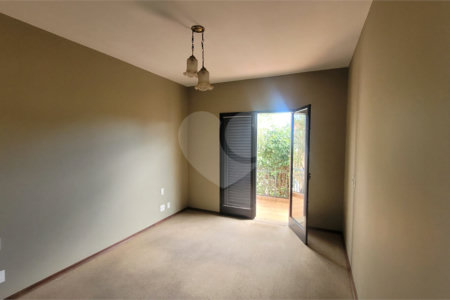 Casa à Venda . Aceita Permuta por Apto. ou Casa ,em Condomínio na Cidade São Paulo ou Bauru.