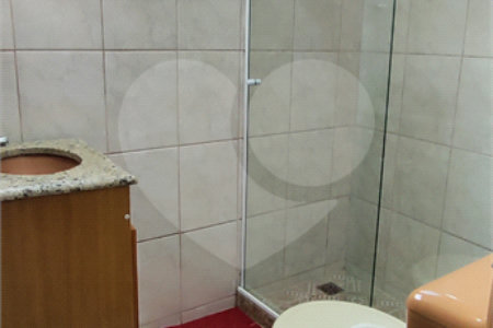 Casa à venda com 5 quartos, sendo 3 suítes, no condomínio Village Texeira Campos, Rio de Janeiro - RJ