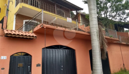 Sobrado à venda com 3 quartos, sendo 1 suíte,  em Serra da Cantareira, Mairiporã, SP