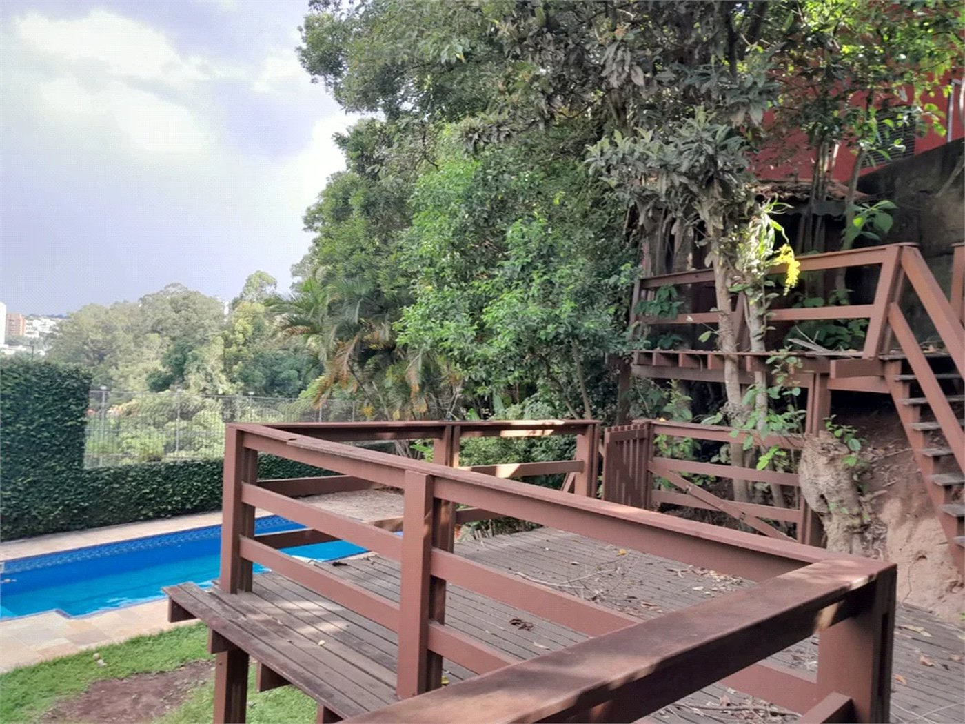 Sobrado à venda com 6 quartos, sendo 3 suítes,  em Rolinópolis, São Paulo, SP