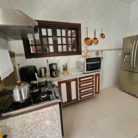 Casa em condomínio à venda com 4 quartos, sendo 1 suíte, em Caravelas, Armação dos Búzios, RJ