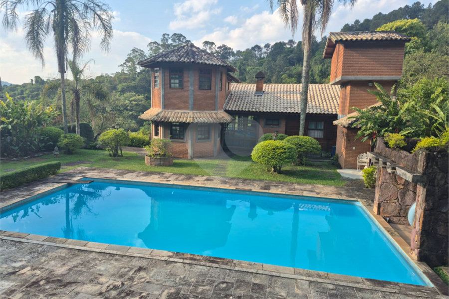 Casa à venda com 3 quartos, sendo 1 suíte, no condomínio Alpes da Cantareira, Mairiporã - SP