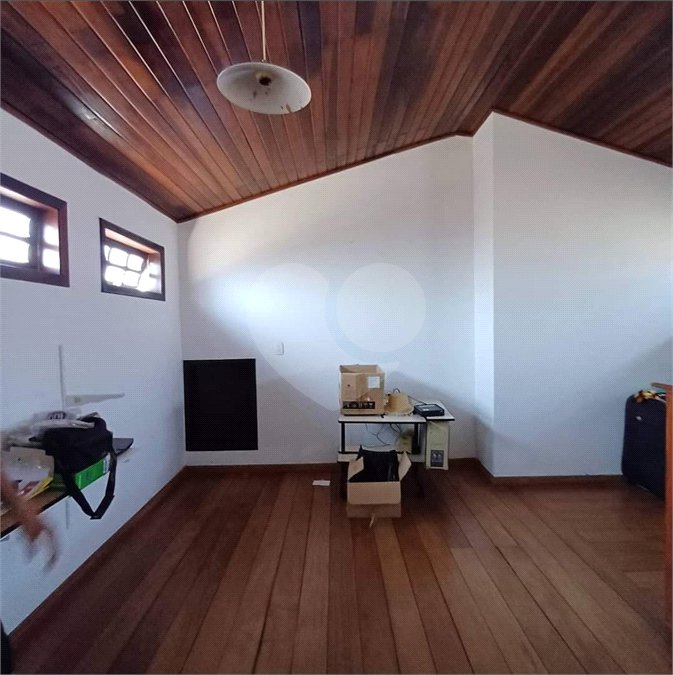 Casa à venda com 4 quartos, sendo 2 suítes,  em Vila Oliveira, Mogi das Cruzes, SP