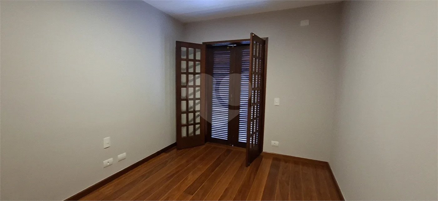Casa à venda com 4 quartos, sendo 2 suítes,  em Jardim Marajoara, São Paulo, SP