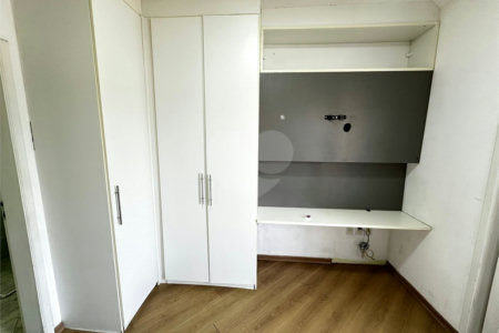 Sobrado à venda com 4 quartos, sendo 3 suítes,  em Vila Áurea, Poá, SP