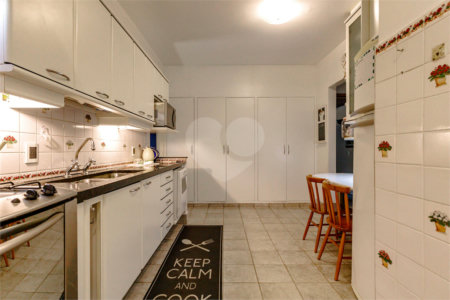 Casa à venda com 4 quartos, sendo 2 suítes, em Jardim Everest, São Paulo, SP