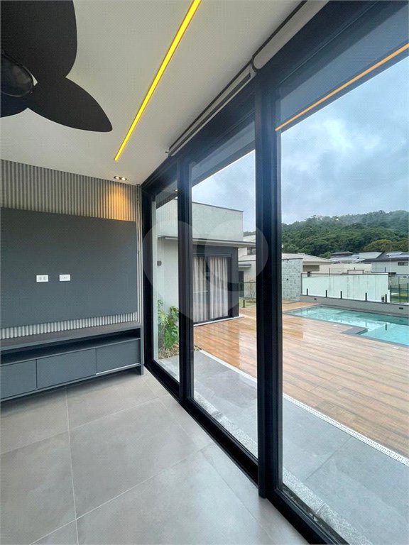 Casa à venda com 3 suítes no condomínio Residencial Granville, Atibaia - SP
