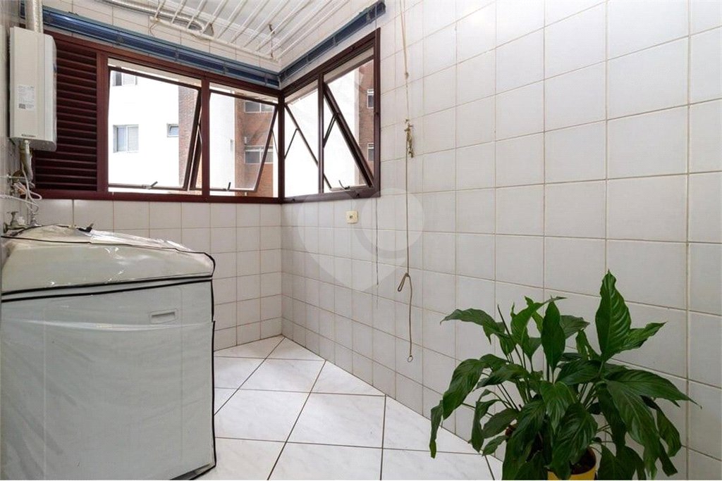 Apartamento à venda com 3 quartos, sendo 1 suíte, em Vila Hamburguesa, São Paulo, SP