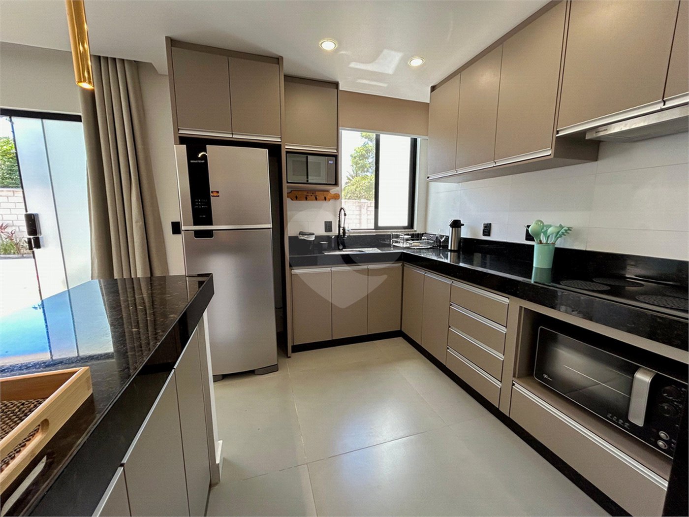Apartamento à venda com 2 quartos, sendo 1 suíte, em Taperapuan, Porto Seguro, BA