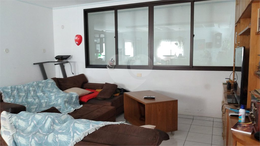 Sobrado à venda com 4 quartos, sendo 2 suítes, em Horto, São Paulo, SP