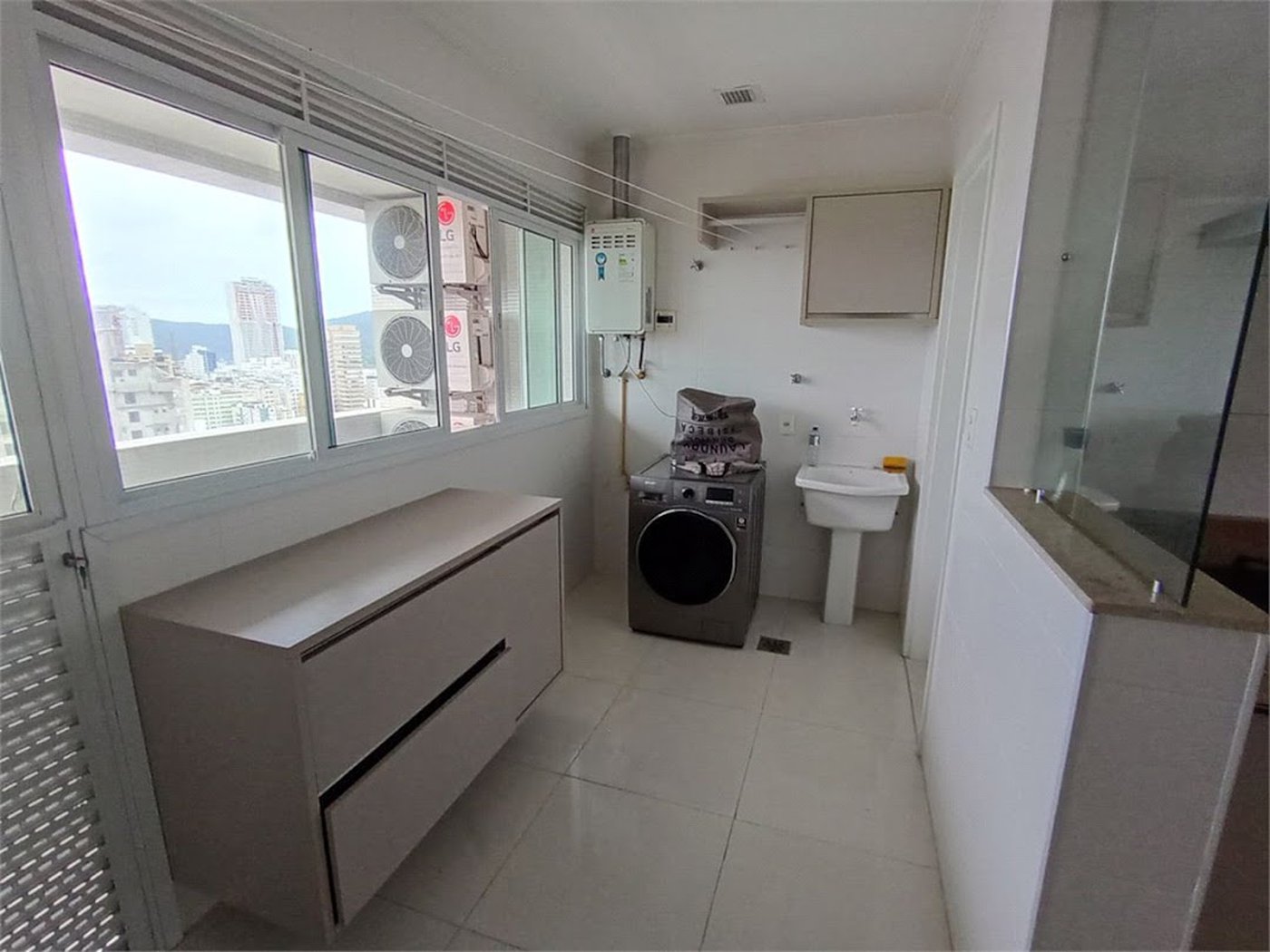 Apartamento Residencial para locação, Boqueirão, Santos - AP0256.