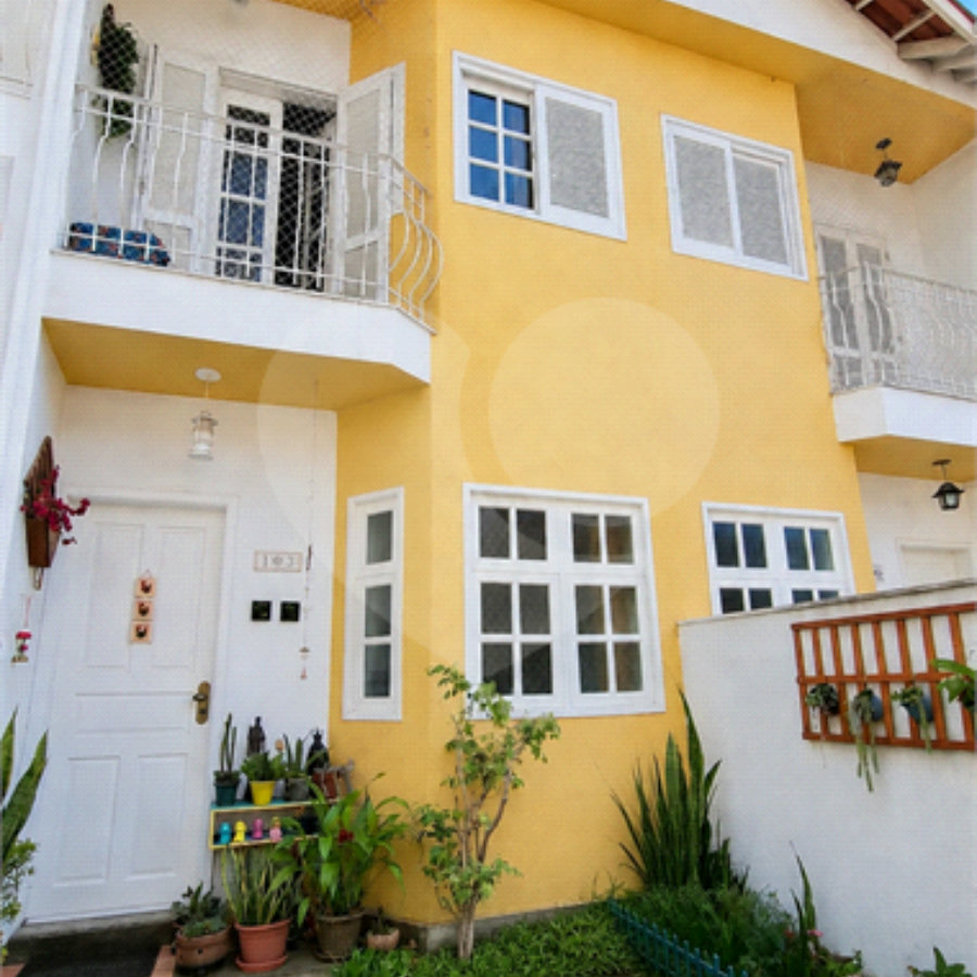 Casa à venda com 2 suítes no condomínio Village Palmas, São Paulo - SP