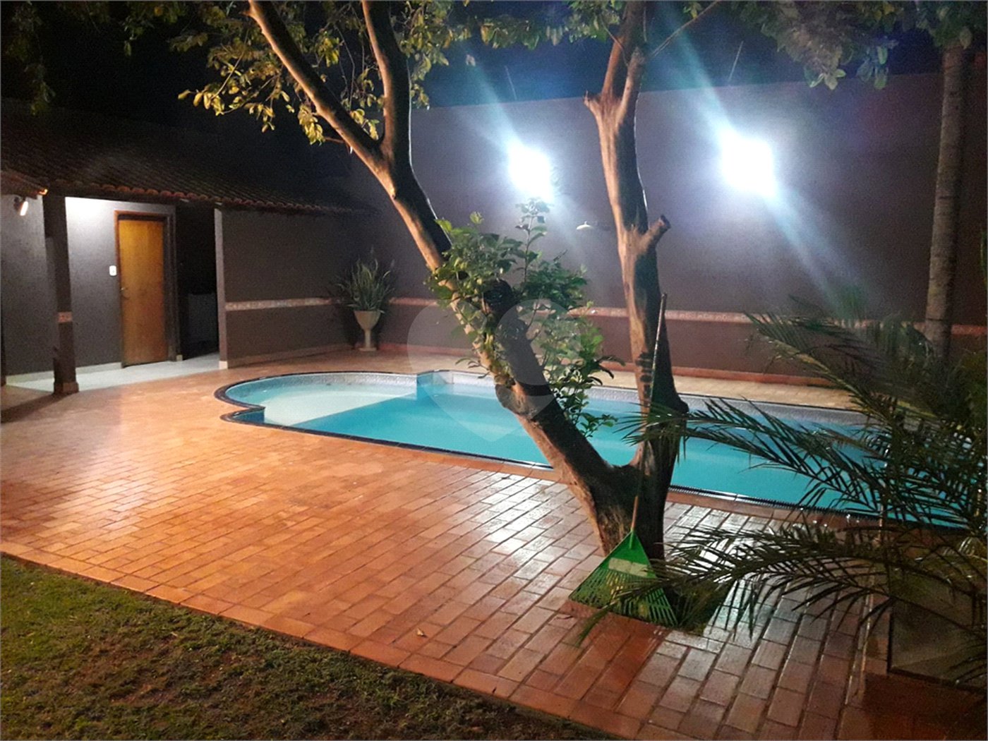 Casa à venda com 3 quartos, sendo 1 suíte, no Centro, Paranaíba, MS