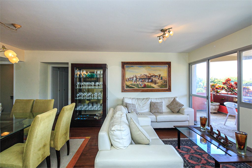 Apartamento à venda com 3 quartos, sendo 1 suíte, em Chácara Santo Antônio, São Paulo, SP