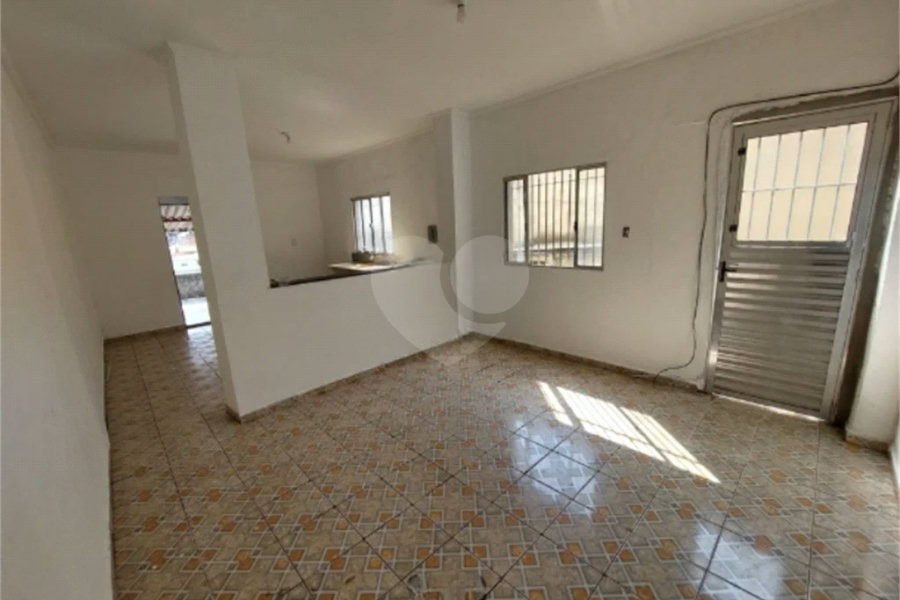 Sobrado à venda com 3 quartos em Vila Mangalot, São Paulo, SP