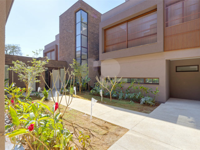 Casa à venda com 4 suítes no condomínio Casa Flora Badra, São Paulo - SP