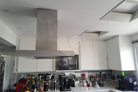 Apartamento à venda com 3 suítes em Campo Belo, São Paulo, SP